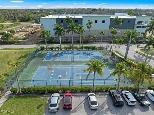 Building Photo - 3000 Oasis Grand Blvd