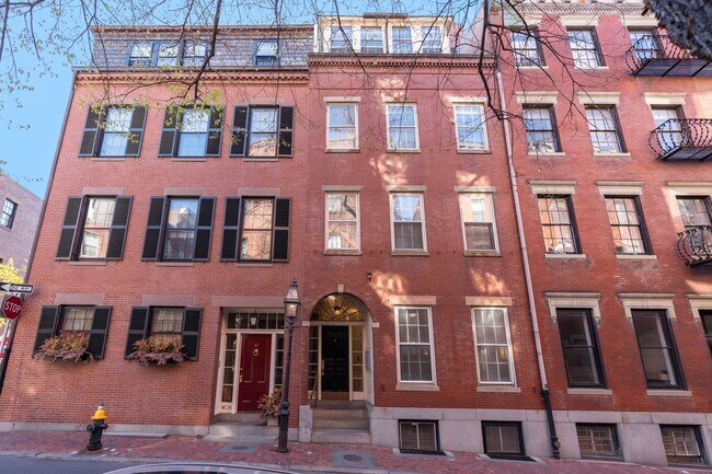 Building Photo - 62 W Cedar St