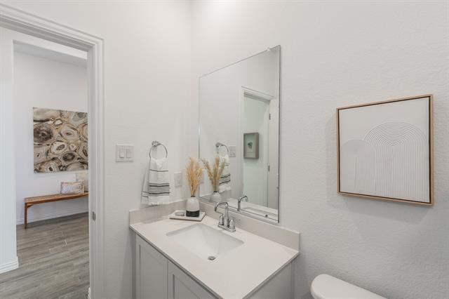 Building Photo - 2549 Birchcrest Dr