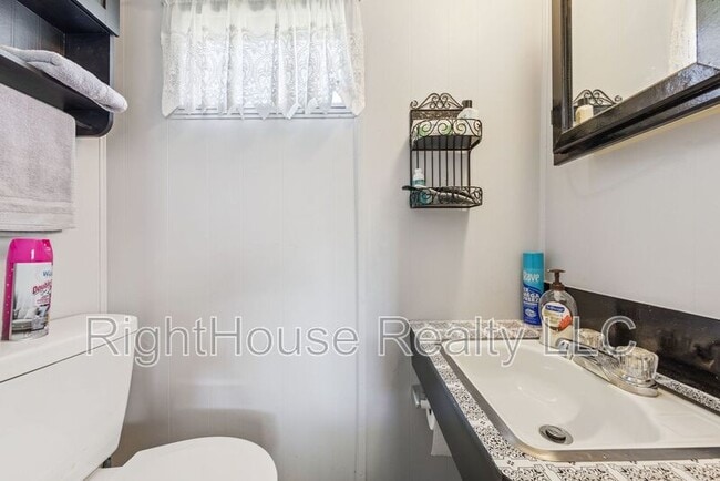 Building Photo - 77 Wildwood Ln