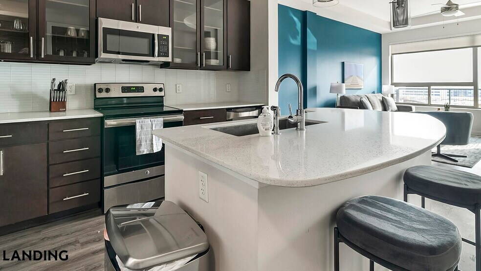 Building Photo - 825 Usener St