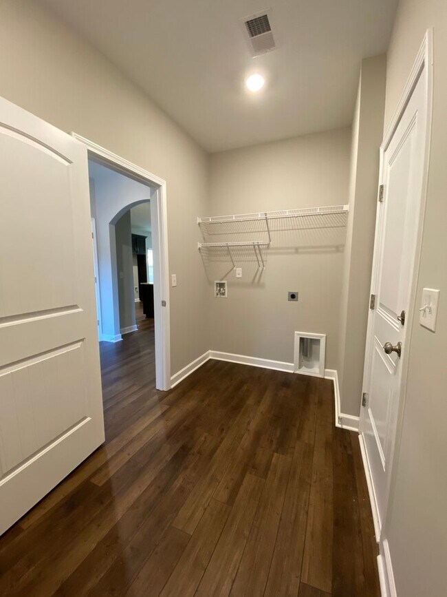 Building Photo - Brand New Build 5 Bed/3.5 Bath