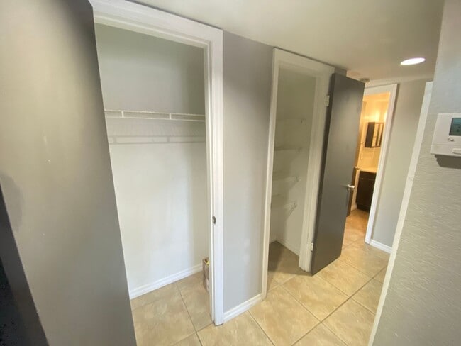 Building Photo - Winter Park Villas! Full Sail/Winter Park 2/2 condo available now!