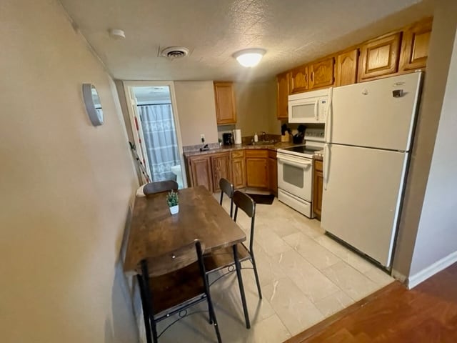 Building Photo - 2614 Maple Ave