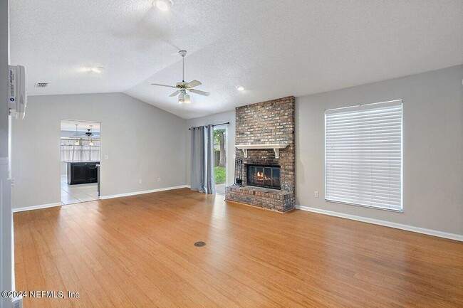 Building Photo - Beautiful 4-bedroom, 2-bath home in Mandarin!