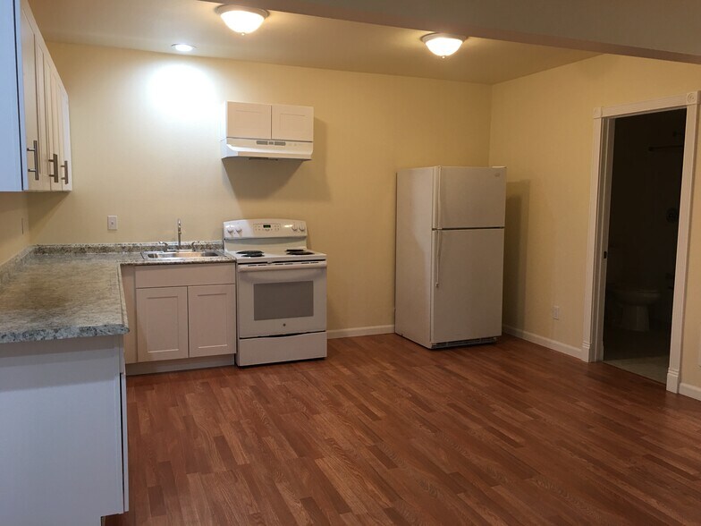 Building Photo - 16840 Bell Ave