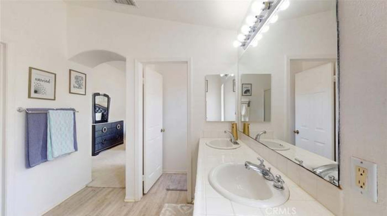Building Photo - 28312 Sycamore Dr