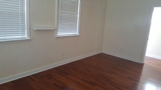 Building Photo - Cute house in downtown.