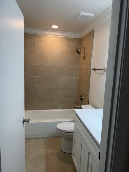 Building Photo - 1632 Stafford Ave