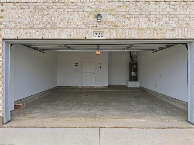 Building Photo - 721 Kerrville Ln