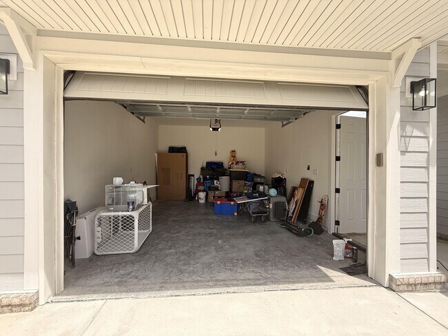 Building Photo - 206 Red Deer Run