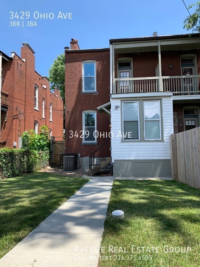 Building Photo - Beautifully Renovated Townhouse