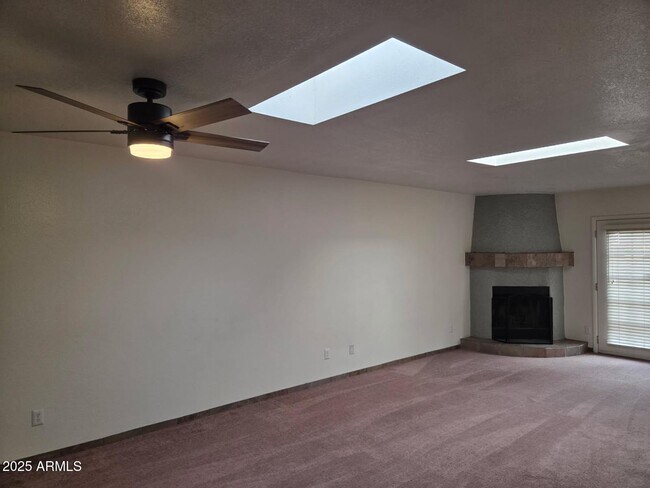 Building Photo - 1315 E Susan Ln