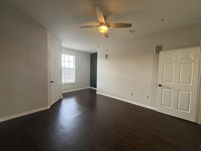 Building Photo - 14226 Fredricksburg Dr