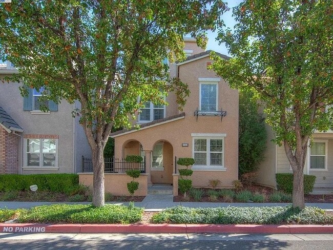 Building Photo - 2168 Wellington Dr