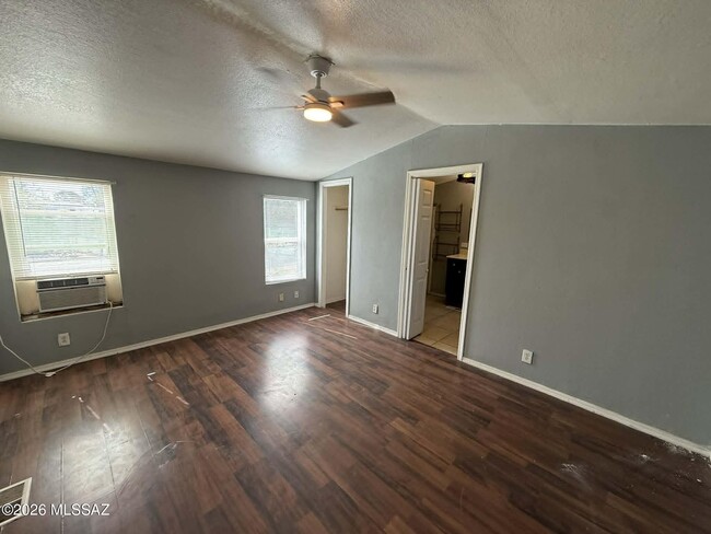 Building Photo - 2640 S Cottonwood Ln