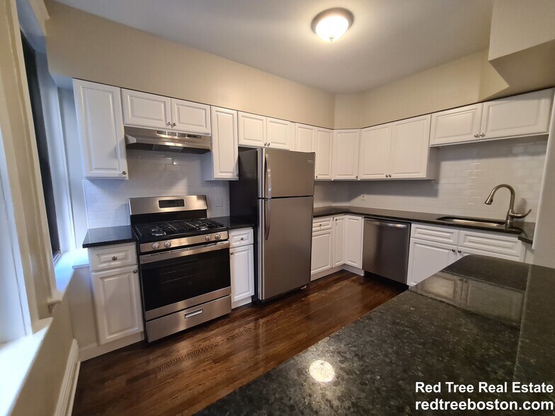 Building Photo - 1758 Commonwealth Ave