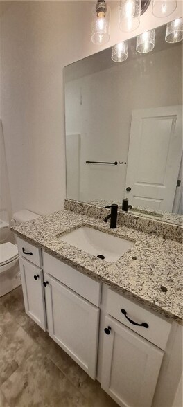 Building Photo - 5 Hawthorn Ln