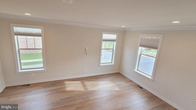 Building Photo - 9001 Shady Pines Dr