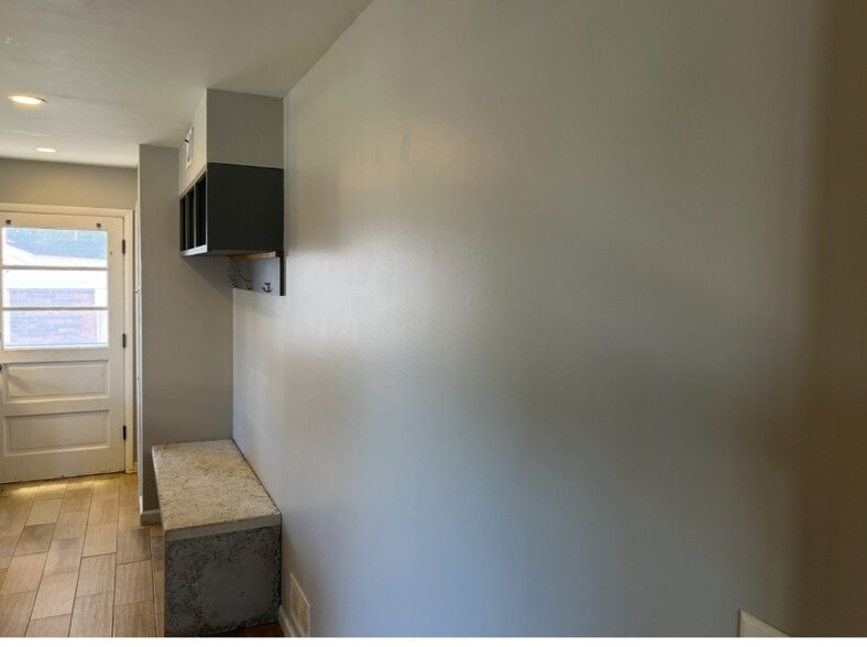 Building Photo - 3010 Taylorsville Rd