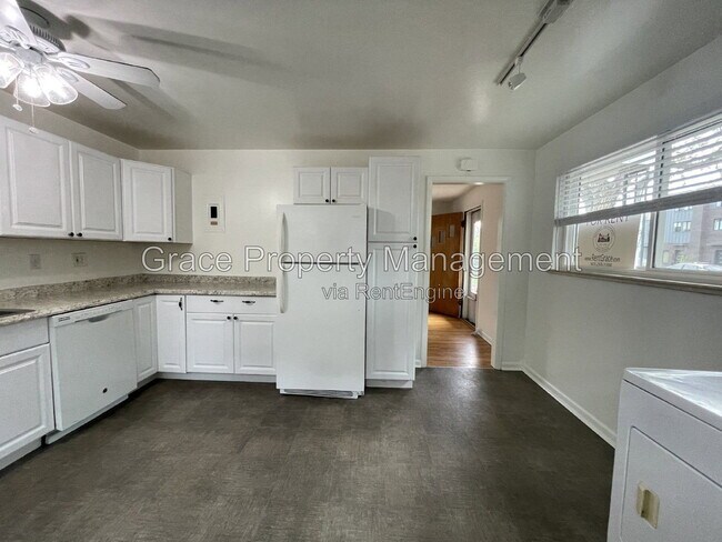 Building Photo - 3540 S Corona St