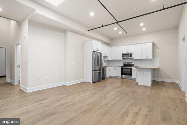 Building Photo - 30 W Broad St