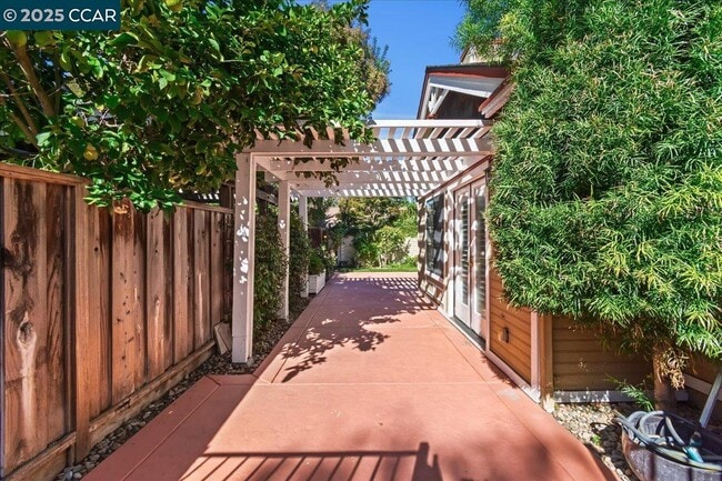 Building Photo - 1156 Tiffany Ln