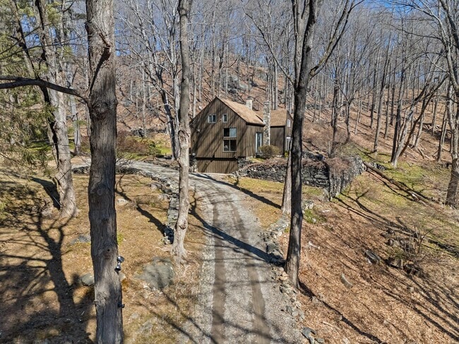 Building Photo - 200 Chestnut Ridge Rd