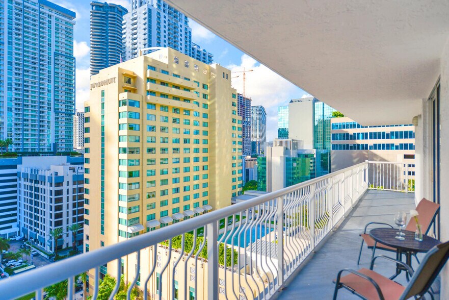 Building Photo - 1200 Brickell Bay Dr