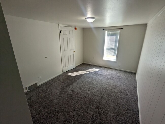 Building Photo - 4020-4022 S Beaumont Ave