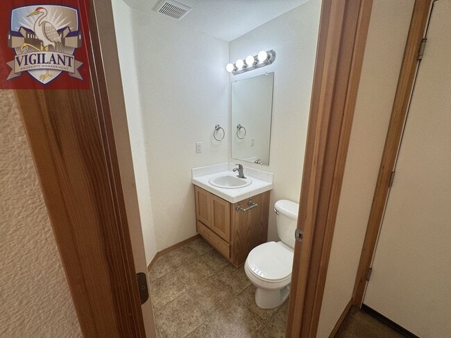 Building Photo - 1614 N Falcon Dr