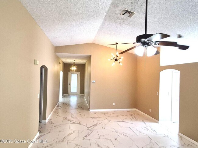 Building Photo - 2365 Bayhill Dr