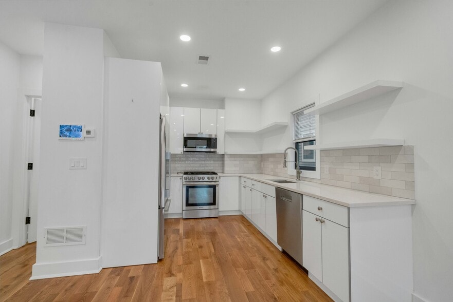 Building Photo - 71 Mission St