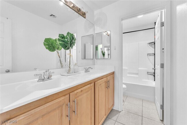 Building Photo - 2526 Begonia Valley Ave