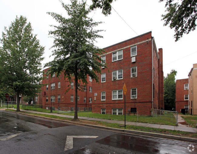 Building Photo - 1911 18th St SE