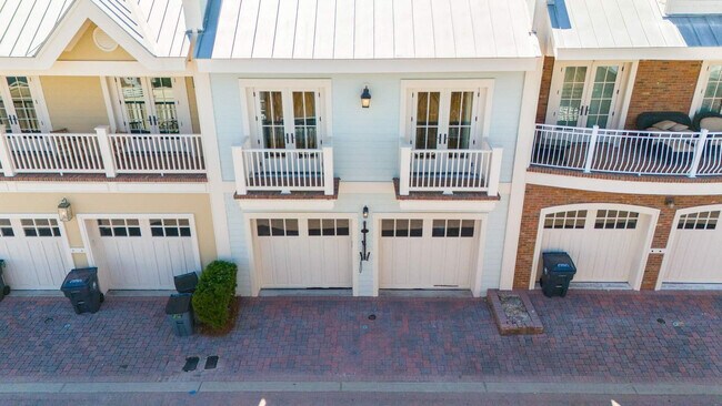 Building Photo - 49 Pleasant St