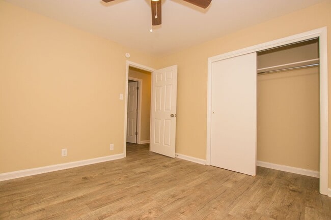 Building Photo - 1403 Broadmoor Rd