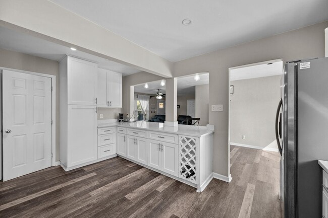 Building Photo - Spacious 4-Bedroom Home with Modern Updates