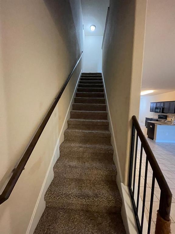 Building Photo - 404 Crater Lake Dr
