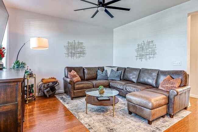 Building Photo - Beautiful 3 Bed, 2/1 Bath Mount Juliet Tow...