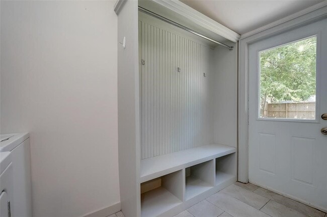 Building Photo - 7202 Housman
