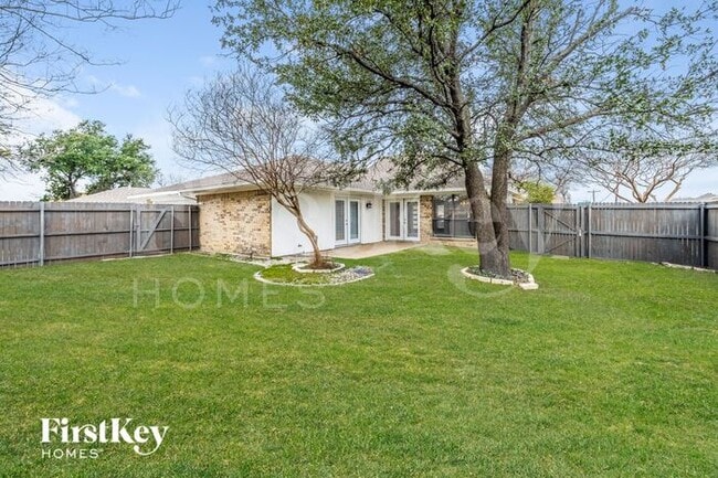 Building Photo - 2626 Fallcreek Dr
