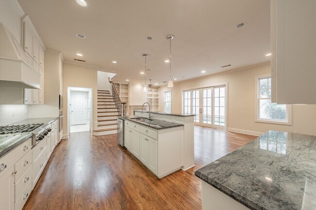 Building Photo - Beautiful Monticello Town Home!!!