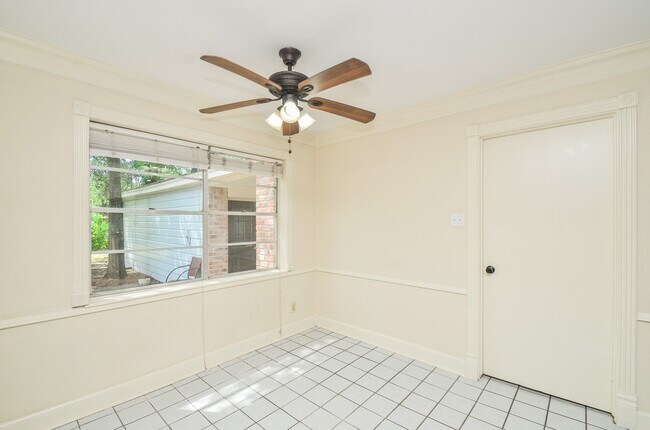Building Photo - 6611 Cypress Point Dr