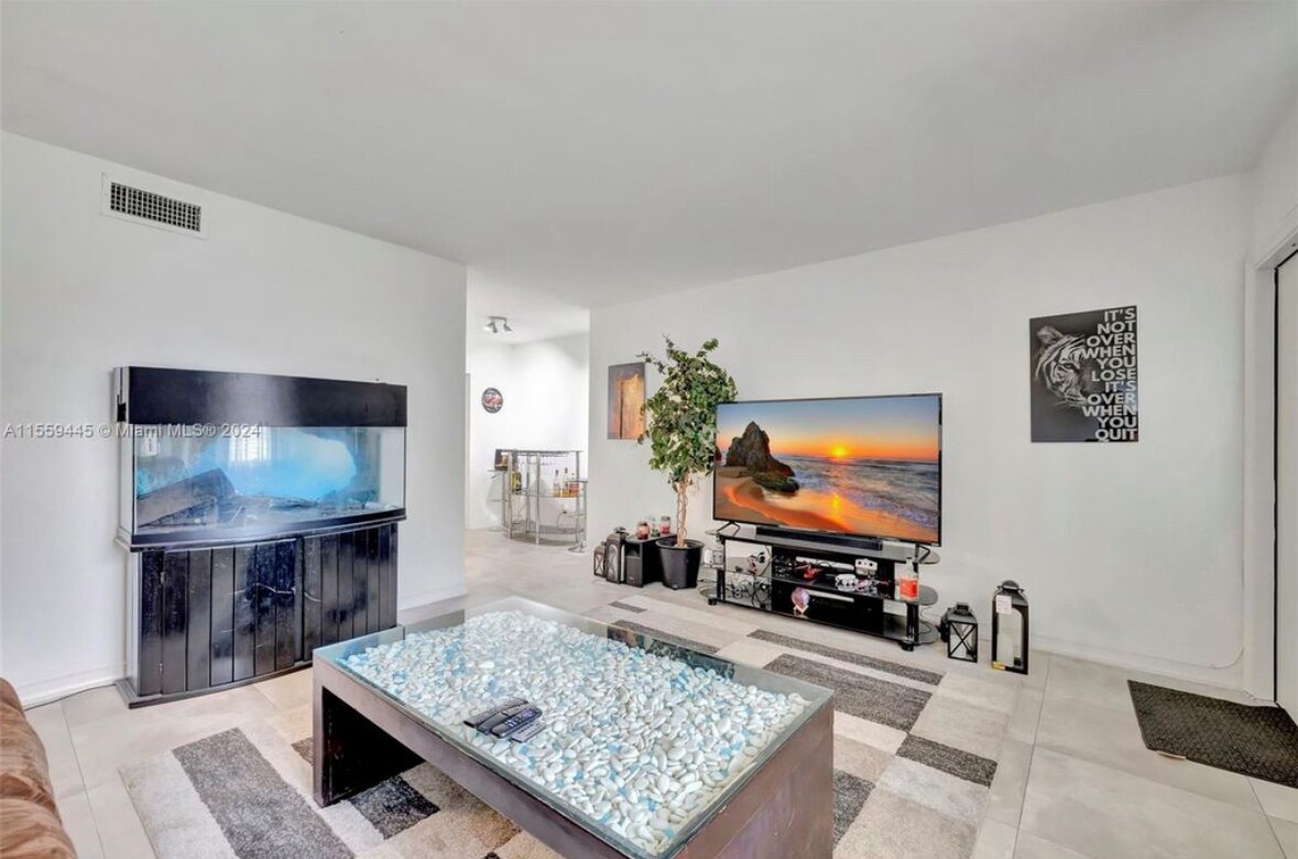 Building Photo - 510 SW 15th St