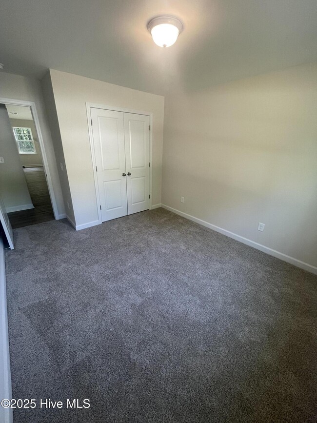 Building Photo - 618 Walnut Dr