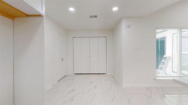 Building Photo - 7415 Alcomita Dr