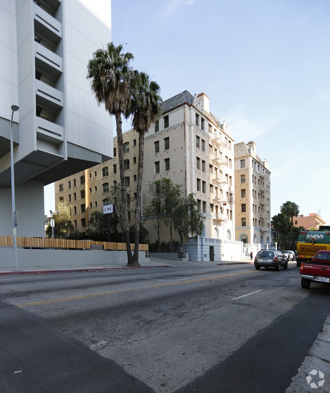 Building Photo - Chateau LaMartine Apartments