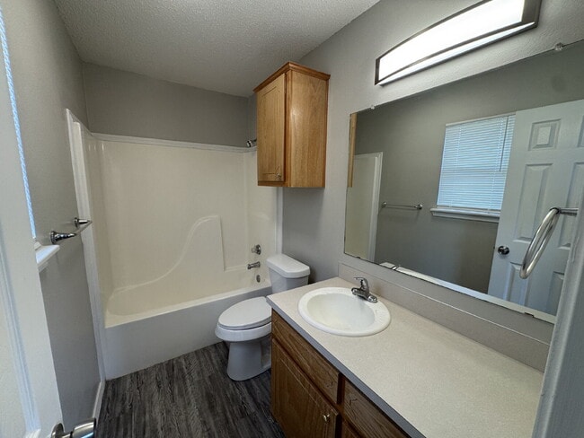 Building Photo - House Located On Cul-De-Sac & Next Block From Elementary!