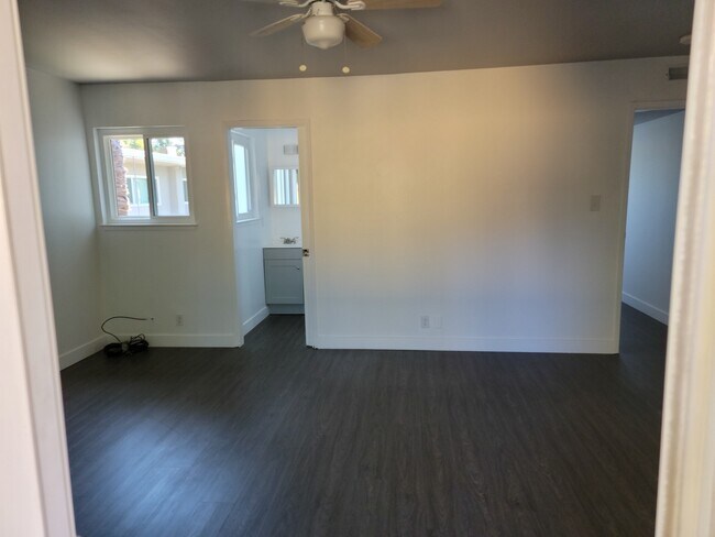 Building Photo - 3216 Delaware St